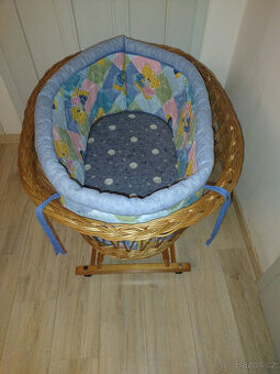 Pojízdný koš (košatina) na děti