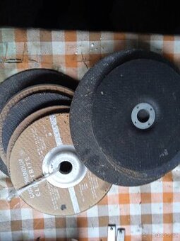 Řezné a brusné kotouče.