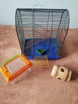 Klec,přepravku a domeček.
