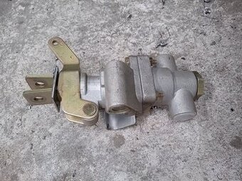 Zetor, brzdový ventil