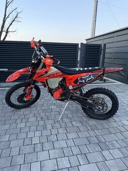 Hard enduro KTM EXC-F 250 model 2020 AKRAPOVIČ