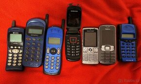 sbírka mobilních telefonů, viz foto