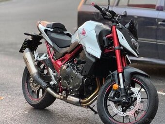 Honda CB750 Hornet 11/2024 1000km (full výbava)