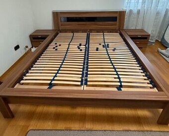 Postel se stolky - 1