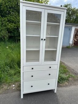 Vitrína Knihovna Ikea Hemnes