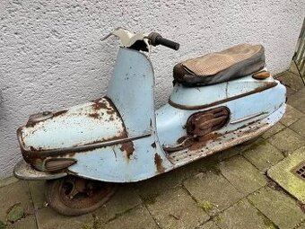 Skutr dily motoru