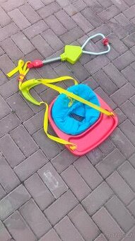 Dětská závěsná houpačka mezi dveře – na houpání i skákání