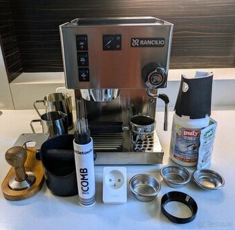 Rancilio Silvia příslušenstvím, sadou PID+ mlýnkem Delonghi