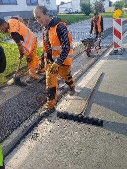 Provádíme zemní práce , výkopové práce , bourací práce