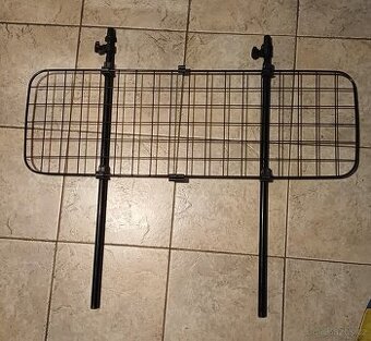 Dělící mříž do auta pro psa