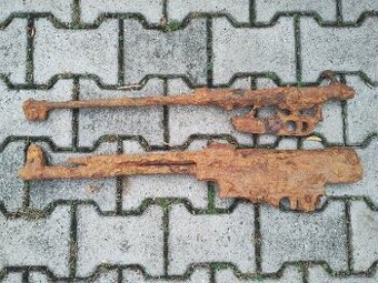 Nález detektorem kovu torza zbraní STG44 a Mannlicher M91