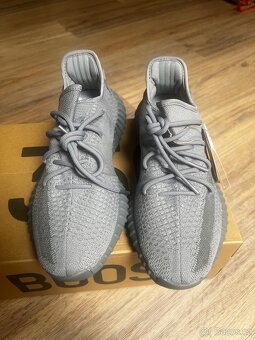 YEEZY BOOST 350 v2 steel grey