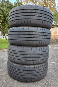 215/55R17 98W Goodyear EfficientGrip Performance