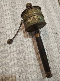 Tibetský modlitební mlýnek (mani khorlo)