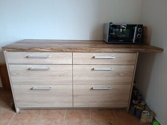 Skříň do kuchyně s deskou