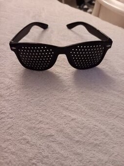 mřížkované brýle