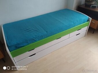 Dětská postel s pristylkou