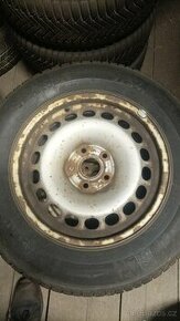 celá kola 215/65 R16 (pneu + plechové disky + krytky šroubů)