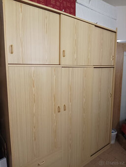 Velká šatní skříň