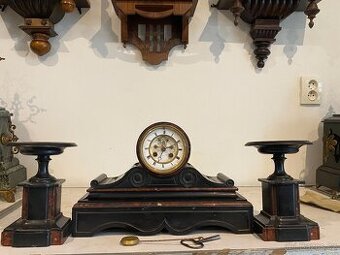 Hodiny s garniturou-Francie