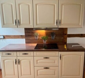 Krémová venkovská kuchyně se spotřebiči,6173