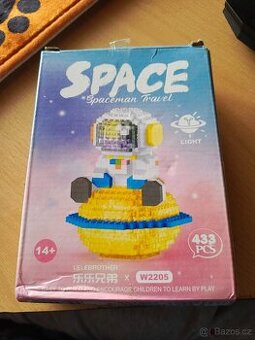 Miniaturní lego astronaut (svítí)