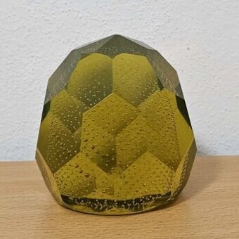 BROUŠENÉ TĚŽÍTKO - URANOVÉ SKLO - RARITA