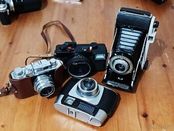 Kolekce fotoaparátů - KODAK, HALINA, FUJICA...