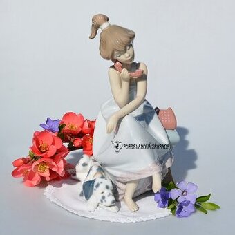 LLadró porcelánová soška - Dívka s telefonem a psem