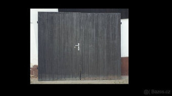 Prodám garážová vrata včetně zárubní