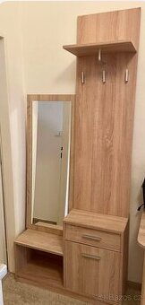 Šatní skříň s botníkem + věšák - 1