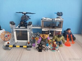 Lego Super Heroes: Bitva o základnu Avengerů 76131