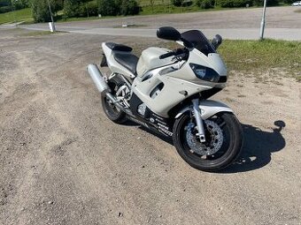 Yamaha R6