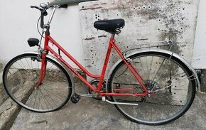 Dámské kolo Favorit, pánské kolo Engine