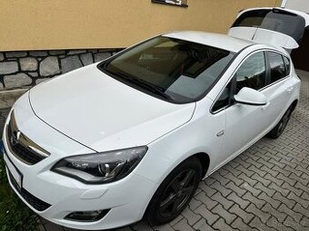 Opel Astra 1.4 T - Zachovalé