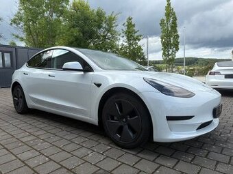 TESLA MODEL 3 SR+