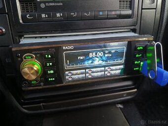 Prodám autorádio viz foto LCD displej 4,1 palce ovladač