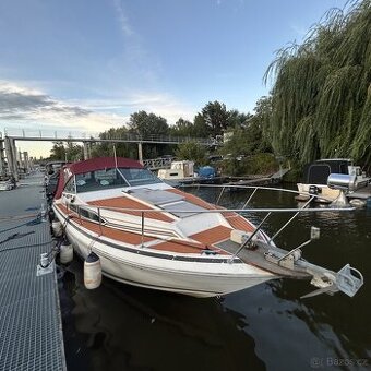 Kajutová motorová loď SEA RAY