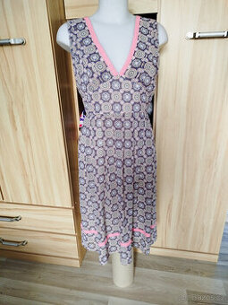 barevné šaty s růžovými pásky, zn.Amaranto