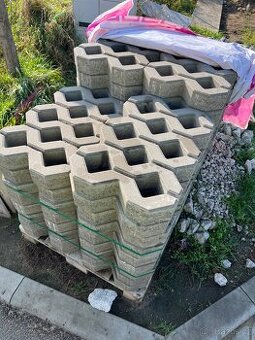 Zatravňovací dlažba