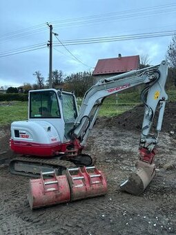 Prodám pásový bagr Takeuchi TB240 POWERTILT
