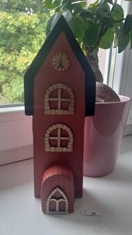Dřevěný baráček - domeček na parapet okna č. 23