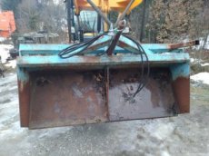 samovyklapaciu lyžicu na zadnú ,prednú hydrauliku vysokozdku