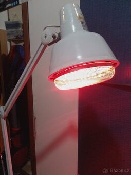 Infračervená stojanová lampa