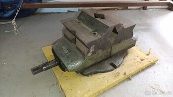 Strojní prizmatický svěrák