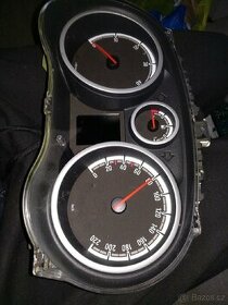 Budíky tachometr Opel Corsa D