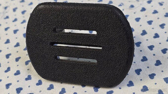 MERCEDES W107 krytka šroubu opěrky ruky 1079730511