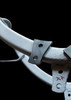 Držák zadního blatníku jawa 550 pařez