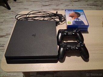 PlayStation 4 Slim 1 TB + 4 hry