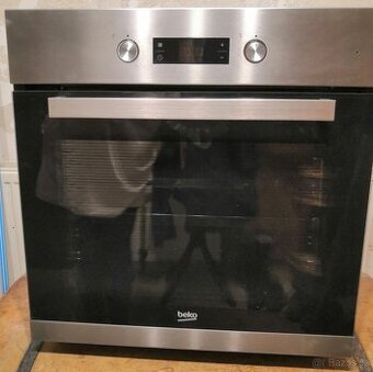 Vestavná trouba Beko 700kč